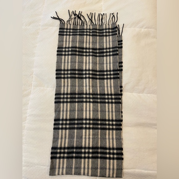 Burberry black and white cashmere checkered scarf - Picture 1 of 3